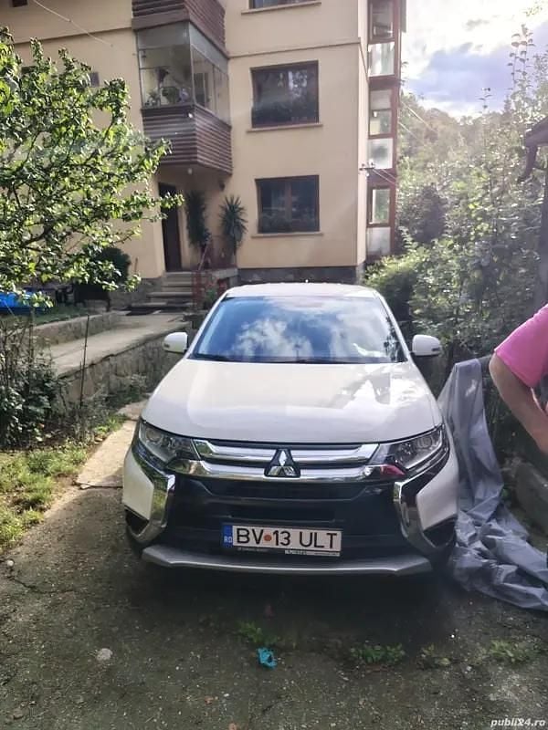 Utilizat 2016 Mitsubishi Outlander Intense SUV | 11.000 EUR (Super Preț) - Imagine 1/4