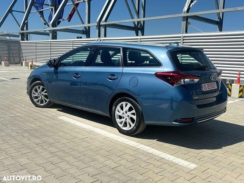 Second-hand Toyota Auris Hybrid Luna 99 CP (72 kW) 2015 Culoarealbastru Break