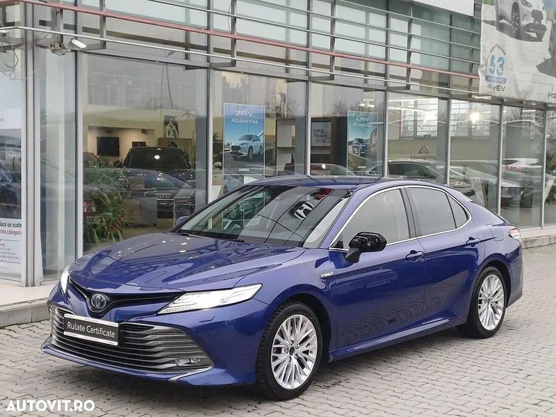 Second-hand Toyota Camry 218 CP (160 kW) 2020 Culoarealbastru Berlinǎ