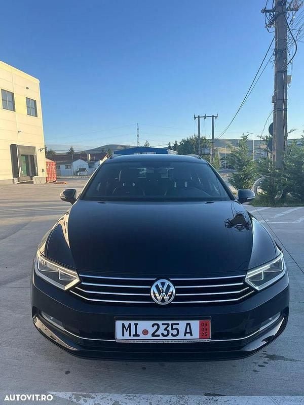 Culoarenegru Utilizat 2015 VW Passat Highline Break | 9.500 EUR (Preț bun) - Imagine 1/4
