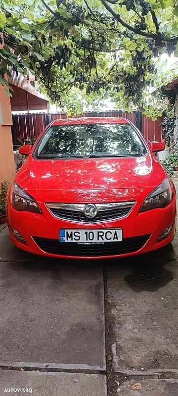 Culoarerosu Utilizat 2010 Opel Astra Cosmo Hatchback | 3.800 EUR (Puțin scump) - Imagine 1/4