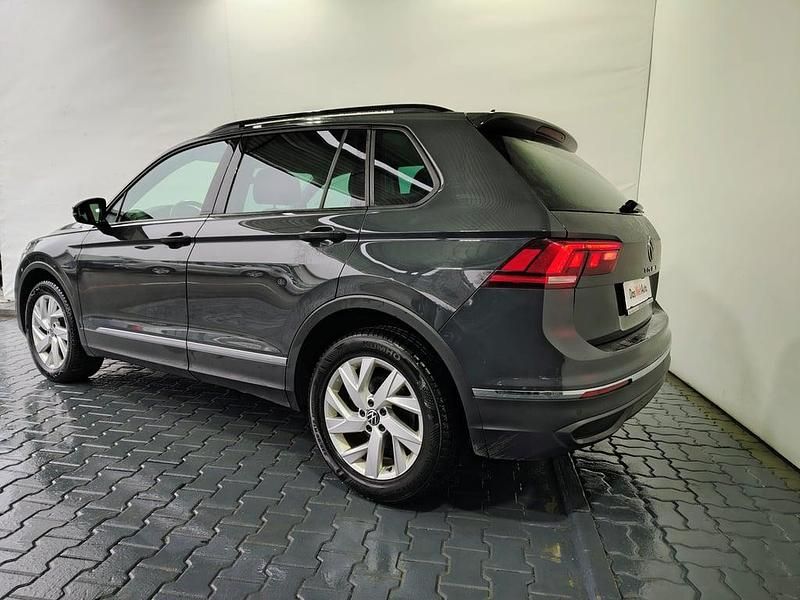Second-hand VW Tiguan Life 150 CP (110 kW) 2023 Gri mediu  normal SUV