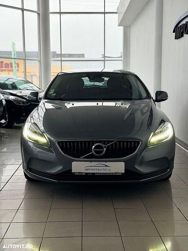 Second-hand Volvo V40 Momentum 120 CP (88 kW) 2017 Culoaregri Hatchback
