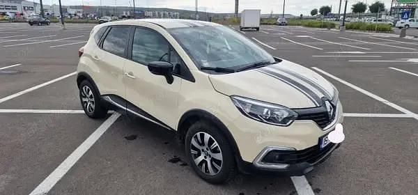 Second-hand Renault Captur Zen 120 CP (88 kW) 2017 Maro SUV