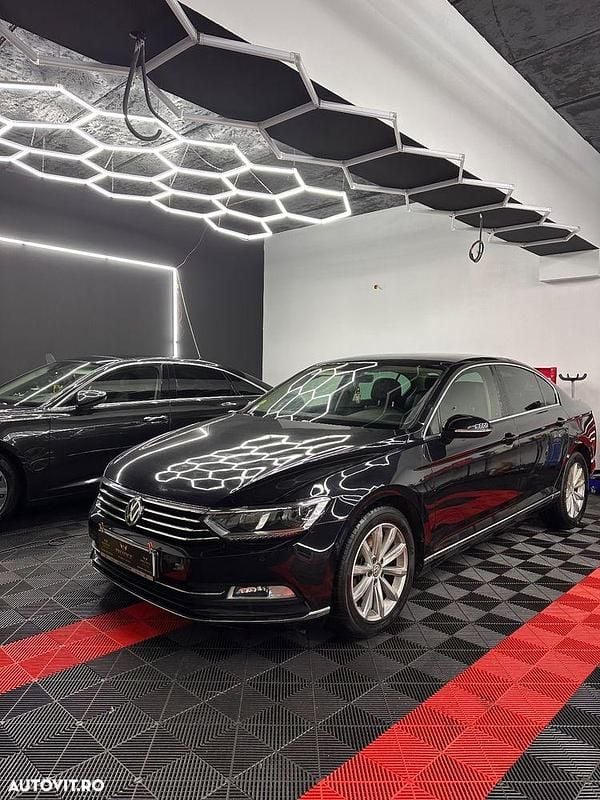 Culoarenegru Utilizat 2018 VW Passat Highline Break | 12.900 EUR (Preț bun) - Imagine 1/3