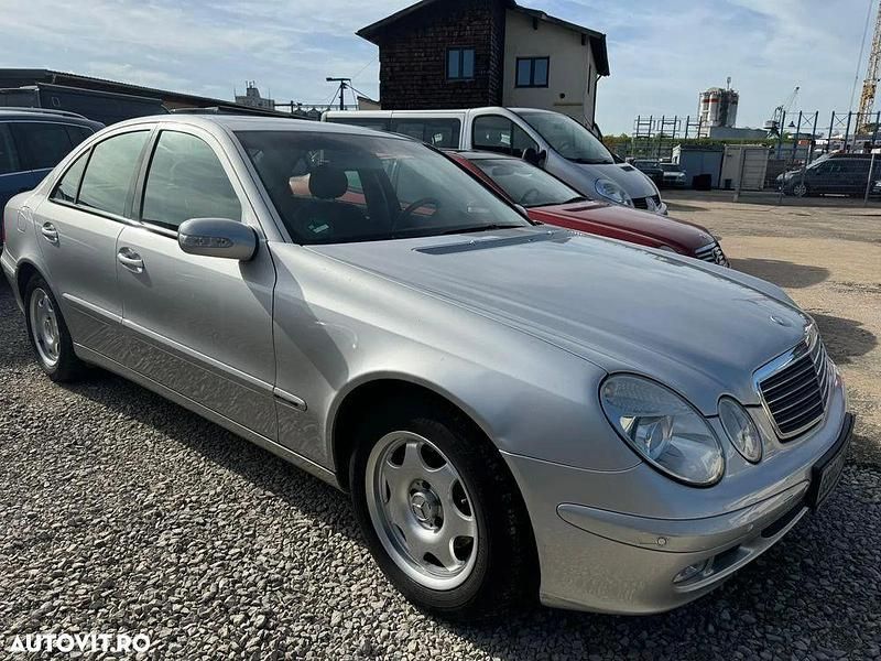 Culoaregri Utilizat 2004 Mercedes E200 Classic Berlinǎ | 4.500 EUR - Imagine 1/4