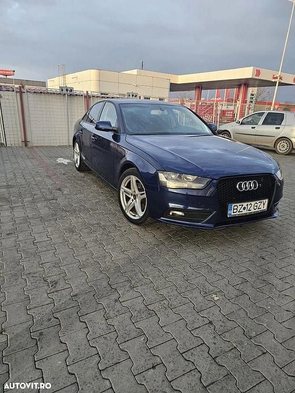 Second-hand Audi A4 Attraction 177 CP (130 kW) 2012 Culoarealbastru Berlinǎ