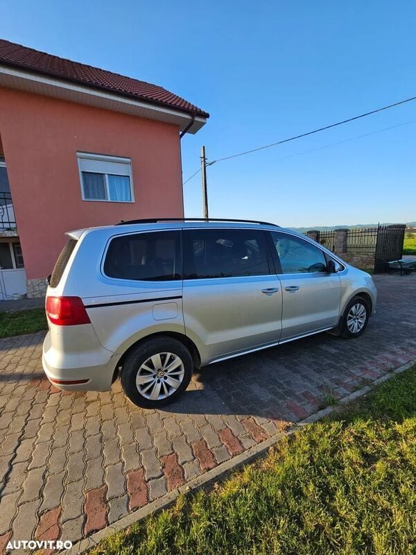 Second-hand VW Sharan Trendline 140 CP (102 kW) 2010 Gri Monovolum