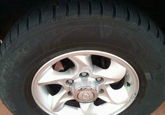 Gri Utilizat 2005 Hyundai Terracan SUV | 6.000 EUR - Imagine 1/4