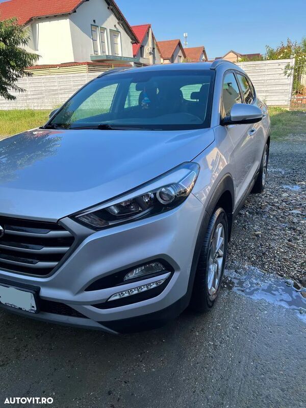Gri Utilizat 2016 Hyundai Tucson Style SUV | 13.200 EUR (Preț bun) - Imagine 1/4