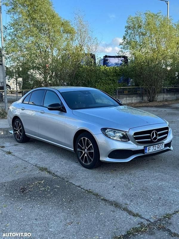 Culoaregri Utilizat 2016 Mercedes E220 Berlinǎ | 19.900 EUR (Super Preț) - Imagine 1/4