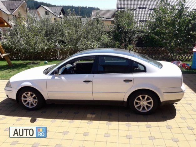 Alb Utilizat 2005 VW Passat Berlinǎ | 3.200 EUR (Preț OK) - Imagine 1/4