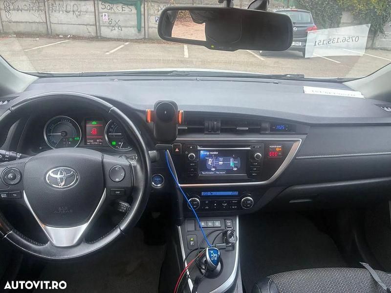 Second-hand Toyota Auris Hybrid 99 CP (72 kW) 2014 Culoarealb Break