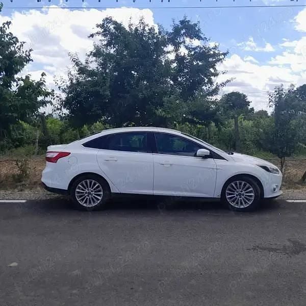 Alb Utilizat 2011 Ford Focus Berlinǎ | 4.000 EUR (Preț OK) - Imagine 1/4