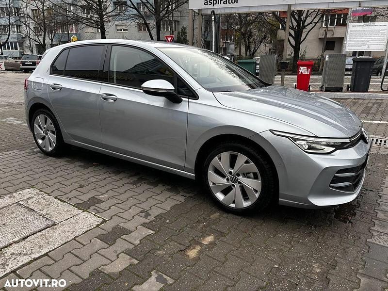 Second-hand VW Golf VIII Life 115 CP (84 kW) 2025 Culoaregri Hatchback