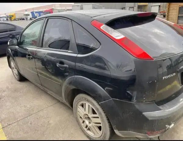 Utilizat 2006 Ford Focus Hatchback | 850 EUR (Super Preț) - Imagine 1/4