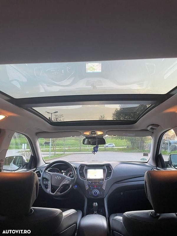 Second-hand Hyundai Santa Fe Premium 200 CP (147 kW) 2016 Culoarealb SUV