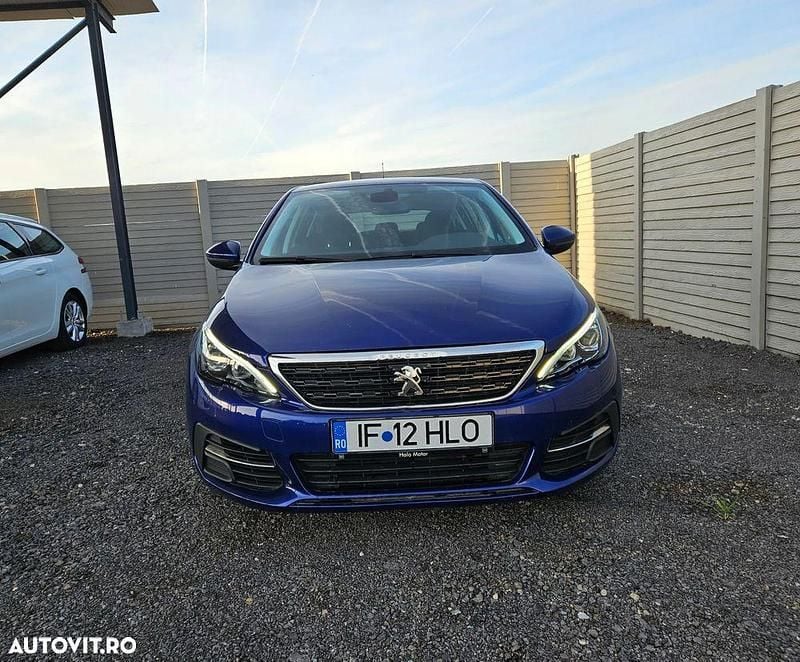 Second-hand Peugeot 308 Active 115 CP (84 kW) 2017 Culoarealbastru Hatchback