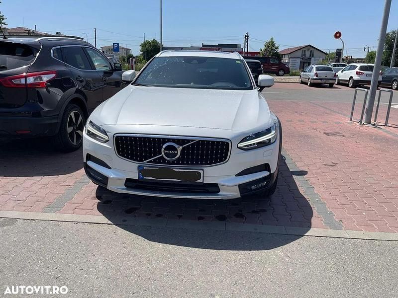 Culoarealb Utilizat 2017 Volvo V90 CC Break | 22.999 EUR - Imagine 1/4