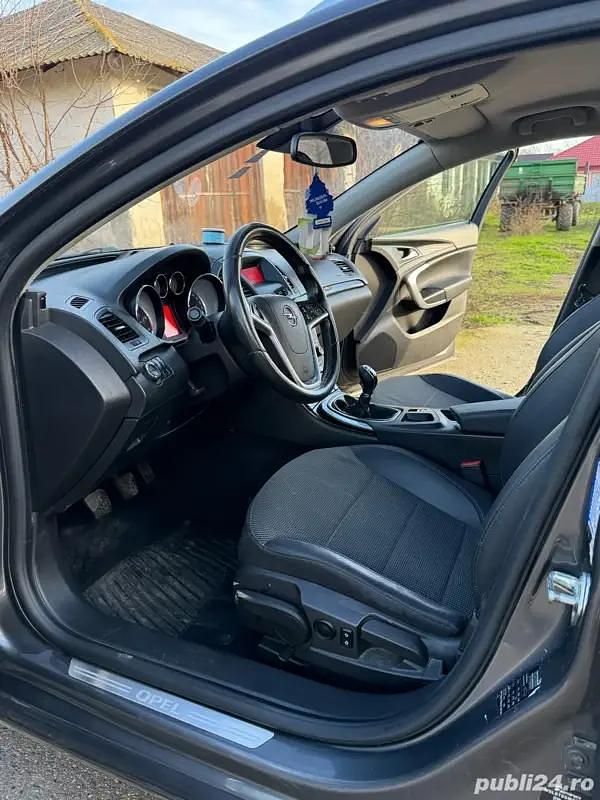 Second-hand Opel Insignia 160 CP (117 kW) 2011 Gri Break