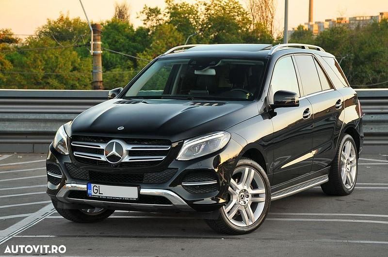 Culoarenegru Utilizat 2018 Mercedes GLE350 SUV | 25.600 EUR (Preț OK) - Imagine 1/4