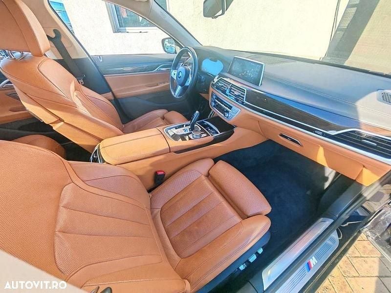 Second-hand BMW 740 Comfort Edition 320 CP (235 kW) 2019 Culoarenegru Berlinǎ