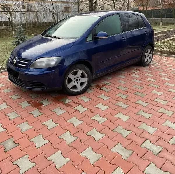 Albastru Utilizat 2006 VW Golf V Hatchback | 1.500 EUR (Super Preț) - Imagine 1/4
