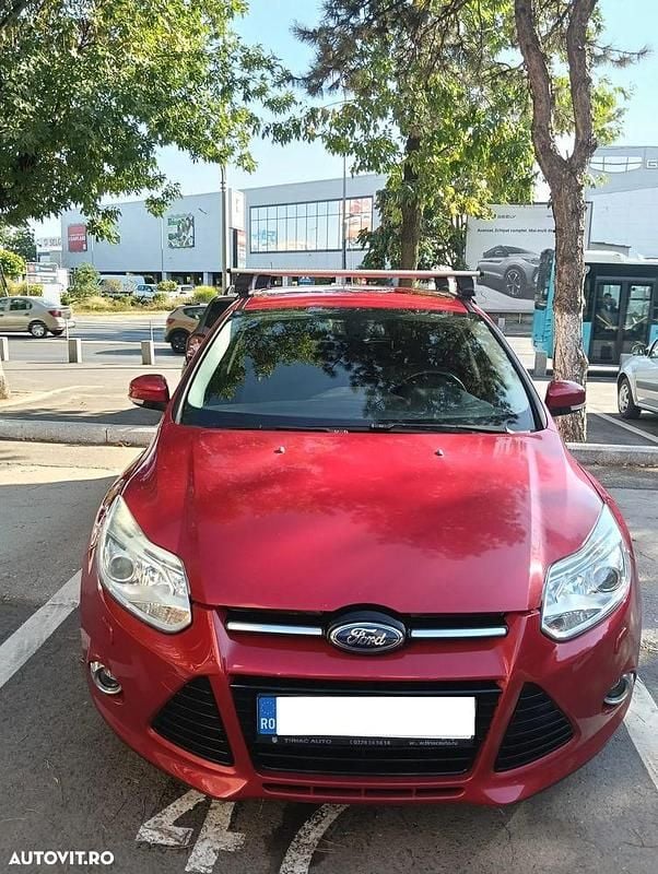 Culoarerosu Utilizat 2014 Ford Focus Titanium Hatchback | 7.100 EUR (Preț bun) - Imagine 1/4