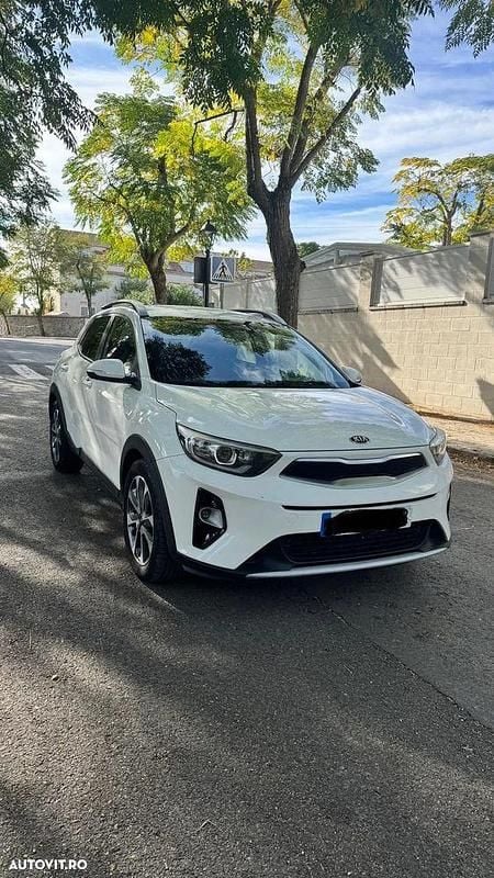 Second-hand Kia Stonic Urban 136 CP (100 kW) 2019 Culoarealb SUV