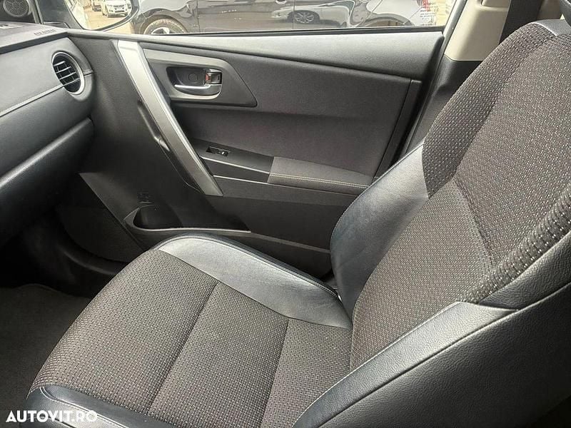 Second-hand Toyota Auris Hybrid 99 CP (72 kW) 2014 Culoarealb Break