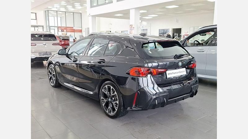 Second-hand BMW 120 Shadowline 156 CP (114 kW) 2025 Negru sapphire metalizat Hatchback