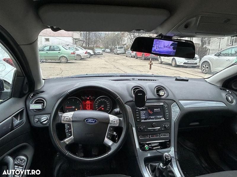 Culoarealbastru Second-hand 2011 Ford Mondeo Berlinǎ | 3.300 EUR (Preț bun) - Imagine 1/4