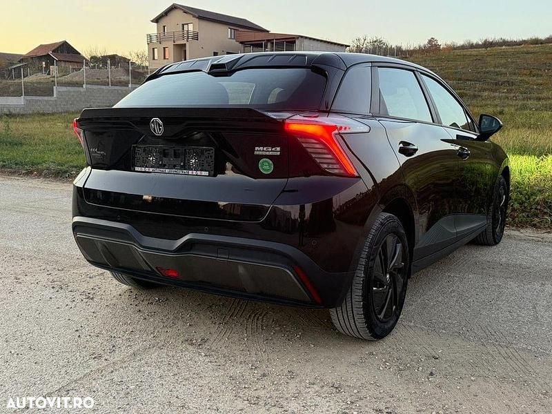 Second-hand MG MG4 EV Explore 125 kW (170 CP) 2023 Culoarenegru Hatchback