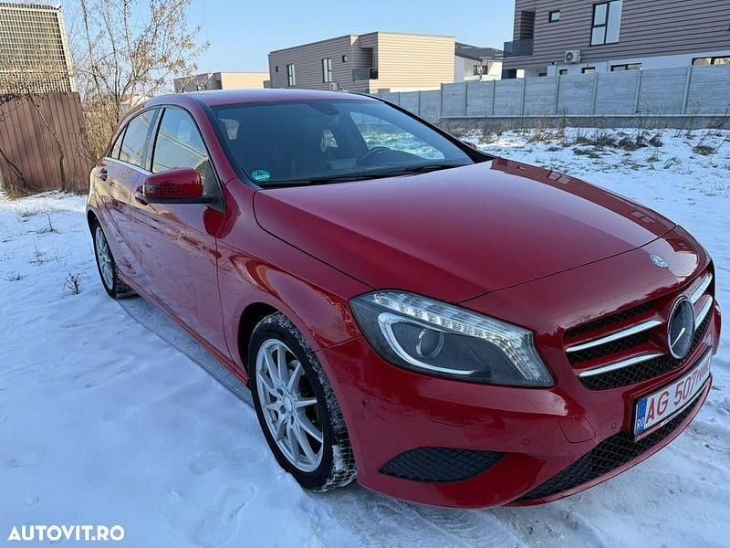 Culoarerosu Utilizat 2015 Mercedes A180 Style Hatchback | 13.999 EUR (Preț OK) - Imagine 1/4