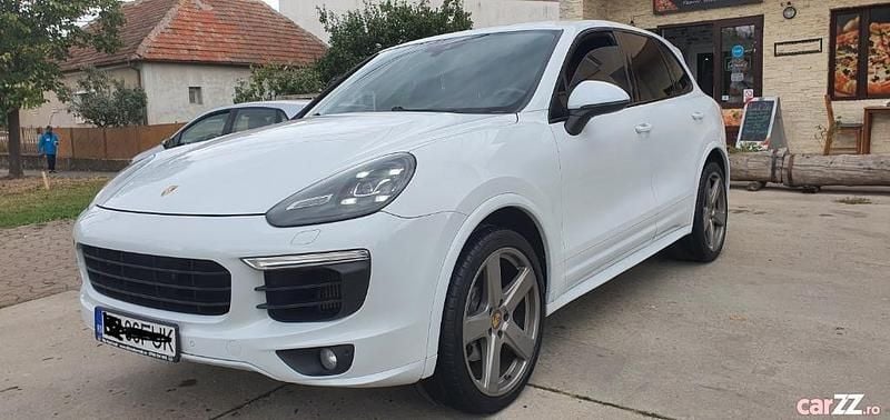Alb Utilizat 2017 Porsche Cayenne GTS SUV | 16.900 EUR - Imagine 1/4