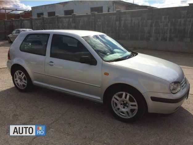 Second-hand VW Golf IV 116 CP (85 kW) 2001 Gri Hatchback