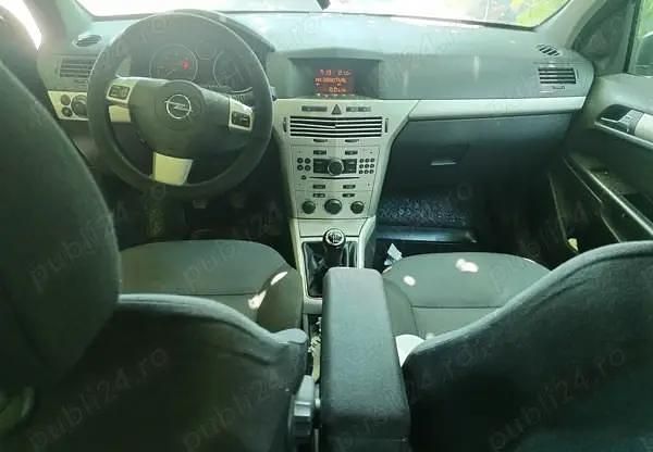 Negru Utilizat 2008 Opel Astra Break | 8.000 EUR - Imagine 1/4