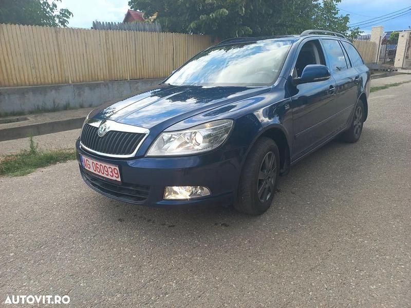 Culoarealbastru Utilizat 2010 Skoda Octavia Elegance Break | 3.999 EUR (Preț bun) - Imagine 1/4