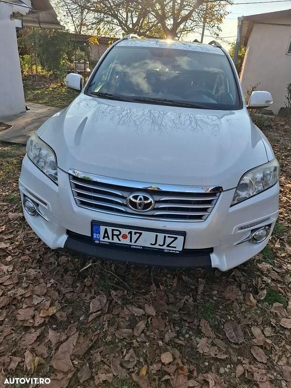 Culoarealb Utilizat 2010 Toyota RAV4 SUV | 9.650 EUR - Imagine 1/4