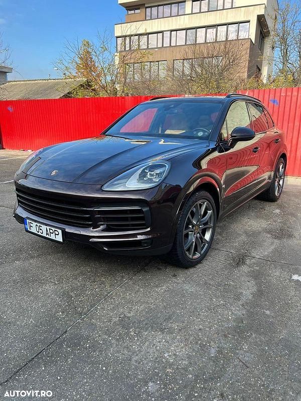 Culoaremaro Second-hand 2019 Porsche Cayenne SUV | 46.690 EUR - Imagine 1/4