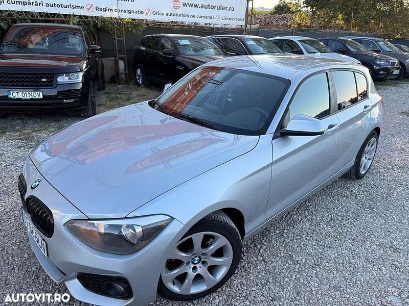 Culoareargint Utilizat 2013 BMW 118 Sport Line Hatchback | 7.950 EUR (Preț OK) - Imagine 1/4
