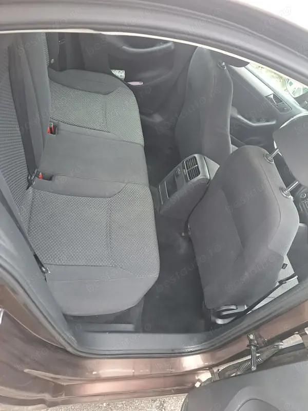 Second-hand VW Jetta 115 CP (84 kW) 2011 Maro Berlinǎ