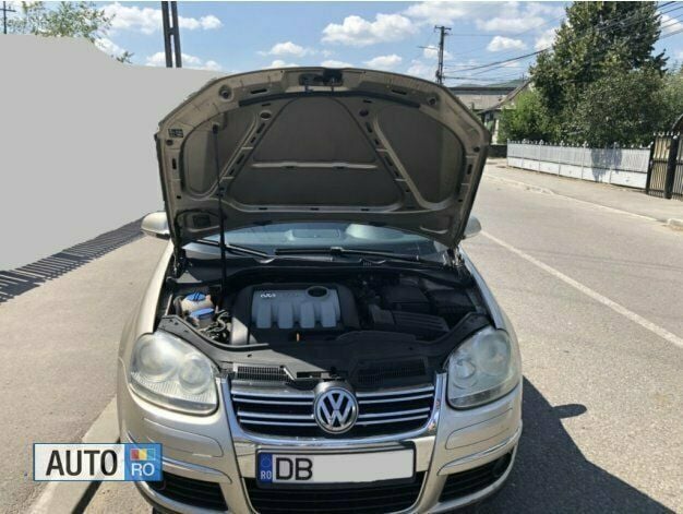 Second-hand VW Jetta 115 CP (84 kW) 2008 Auriu Berlinǎ