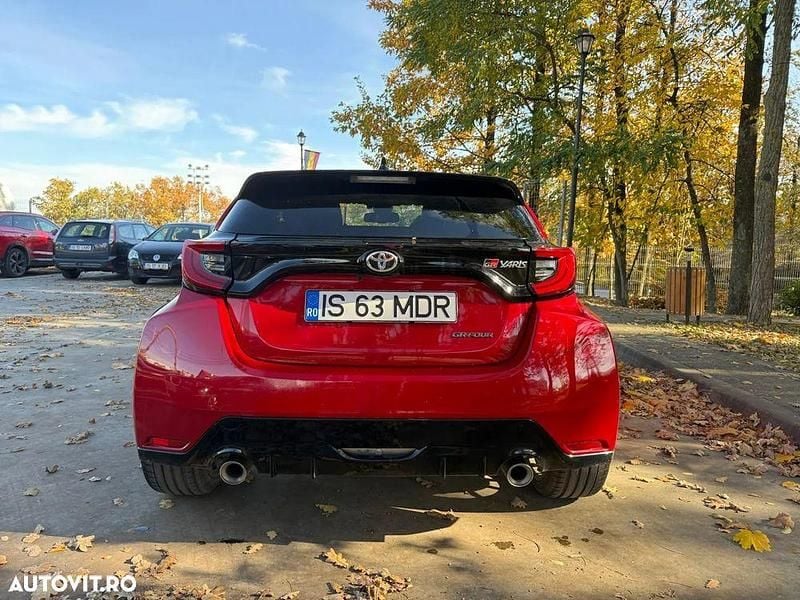 Second-hand Toyota Yaris 261 CP (191 kW) 2022 Culoarerosu Hatchback