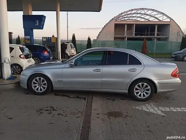 Second-hand Mercedes E220 150 CP (110 kW) 2003 Berlinǎ