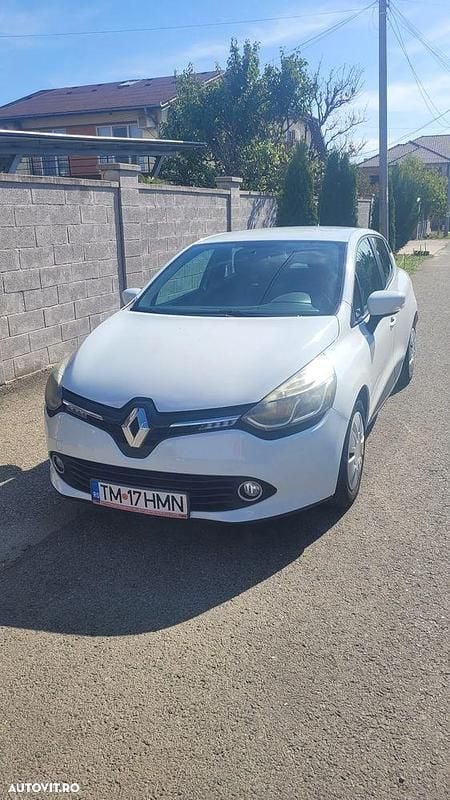 Culoarealb Utilizat 2015 Renault Clio IV | 5.400 EUR (Preț OK) - Imagine 1/4