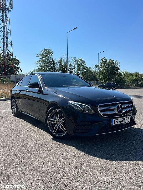 Culoarenegru Utilizat 2017 Mercedes E220 Berlinǎ | 20.900 EUR (Super Preț) - Imagine 1/4