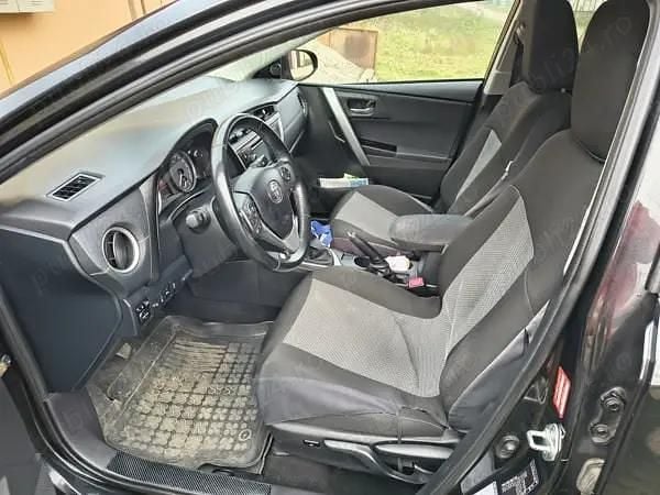 Second-hand Toyota Auris 90 CP (66 kW) 2014 Negru Hatchback