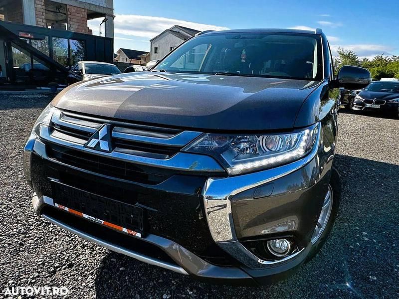 Culoaremaro Utilizat 2016 Mitsubishi Outlander P-HEV Top SUV | 11.990 EUR (Preț OK) - Imagine 1/4