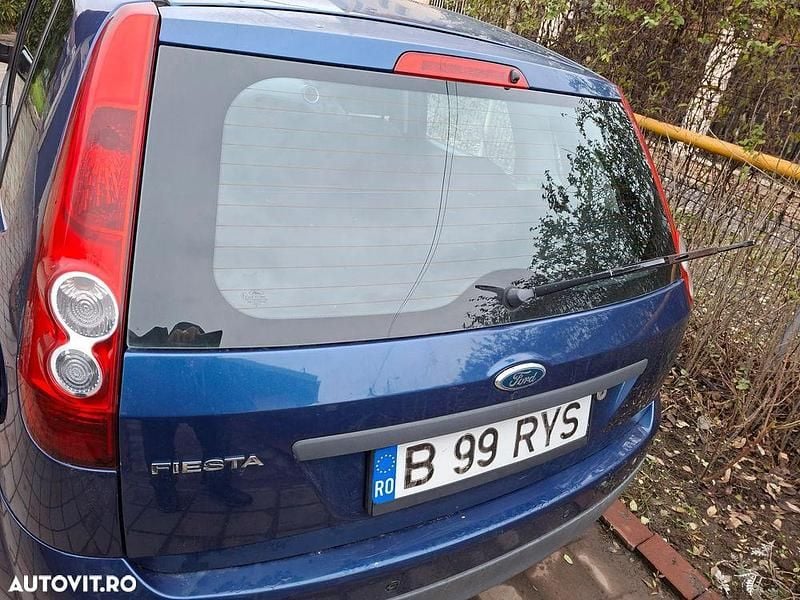 Second-hand Ford Fiesta Ghia 80 CP (58 kW) 2007 Culoarealbastru Hatchback